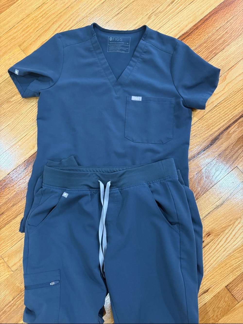 Figs Grey Women’s Scrub Set